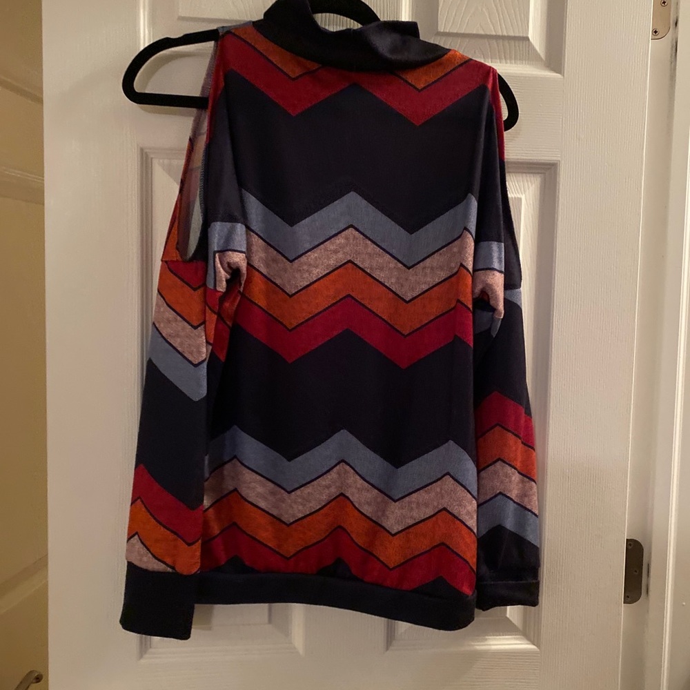 long sleeve too cutout shoulders
